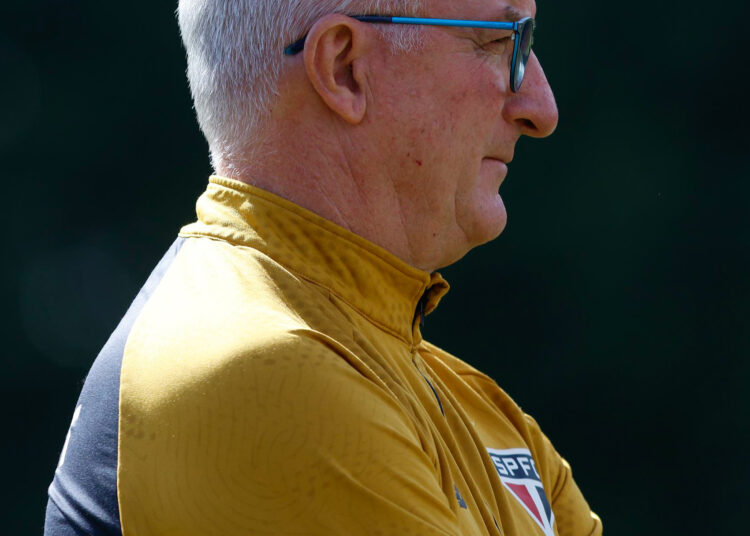 Dorival comanda treino tático de olho no duelo com o Remo