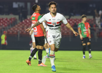 Artur comemora vitória em casa pela CONMEBOL Sul-Americana